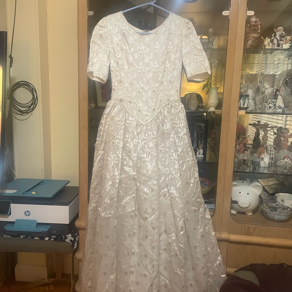 GOWN CREAM DRESS